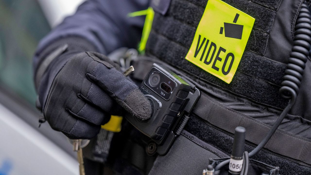 Polizei und Feuerwehr bekommen noch vor Jahresende 3.000 Bodycams