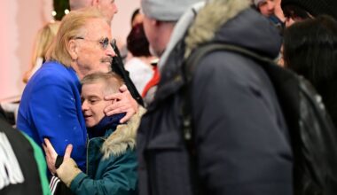 Frank Zander feiert mit rund 2.500 Bedürftigen beim Weihnachtsessen