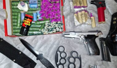 Berliner Polizei findet Waffen und Feuerwerk in Kinderzimmer