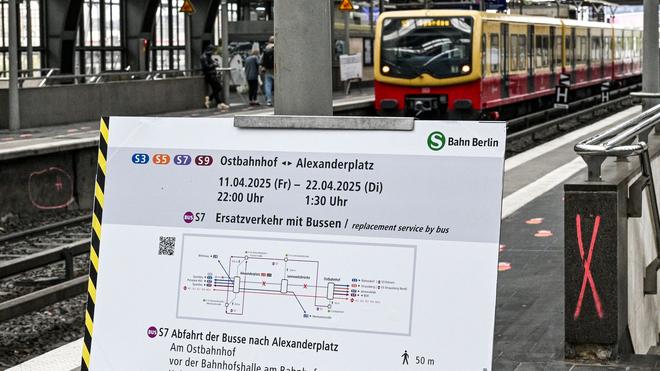 Bahnverkehr in Berlin: Die Kernsanierung des Ostbahnhofs ist weitgehend abgeschlossen. Dafür stehen 2026 an anderen Bahnhöfen Arbeiten an. (Archivbild)