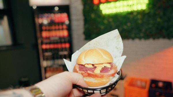 "FranKäs": Hier gibt es Leberkäse-Weggla der besonderen Art "FranKäs": Hier gibt es Leberkäse-Weggla der besonderen Art