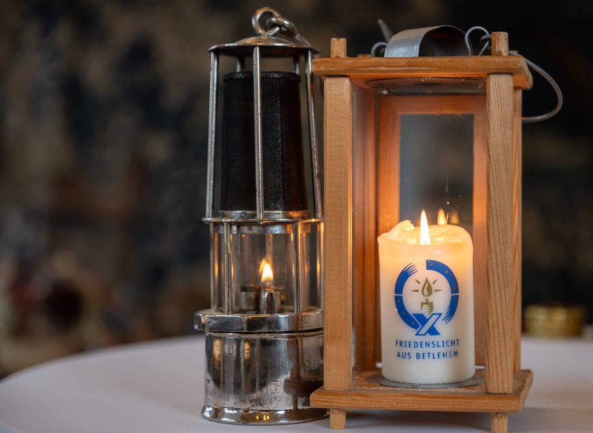 Das Friedenslicht aus Bethlehem im Duisburger Rathaus – Rundschau Duisburg