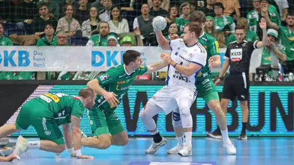 Andreas Magaard (HSV Hamburg, 2. v. r.) im Spiel beim SC DHfK Leipzig