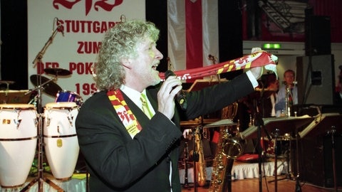 Liedermacher Wolle Kriwanek auf der DFB-Pokal-Party des VfB Stuttgart 1997 in Berlin.
