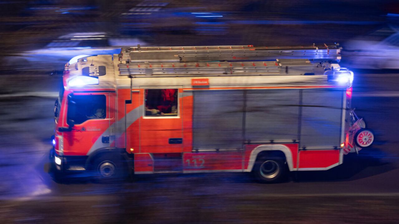 Jugendliche zünden Wohnung mit Feuerwerk an