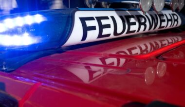 Autos in Stuttgart in Brand - Wohnhaus beschädigt