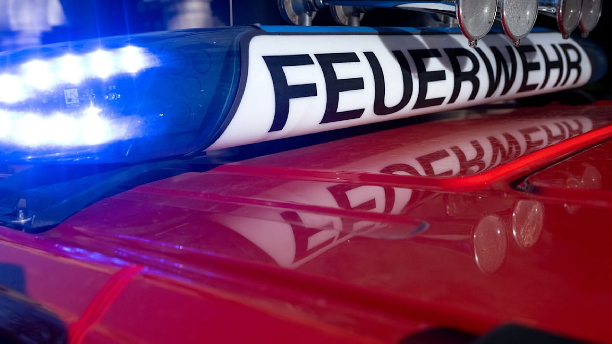 Autos in Stuttgart in Brand - Wohnhaus beschädigt