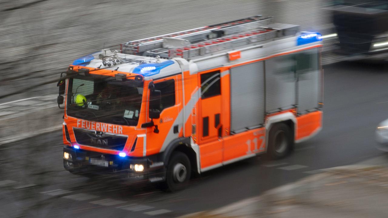 Berlin: Mensch bei Wohnungsbrand in Halensee lebensgefährlich verletzt
