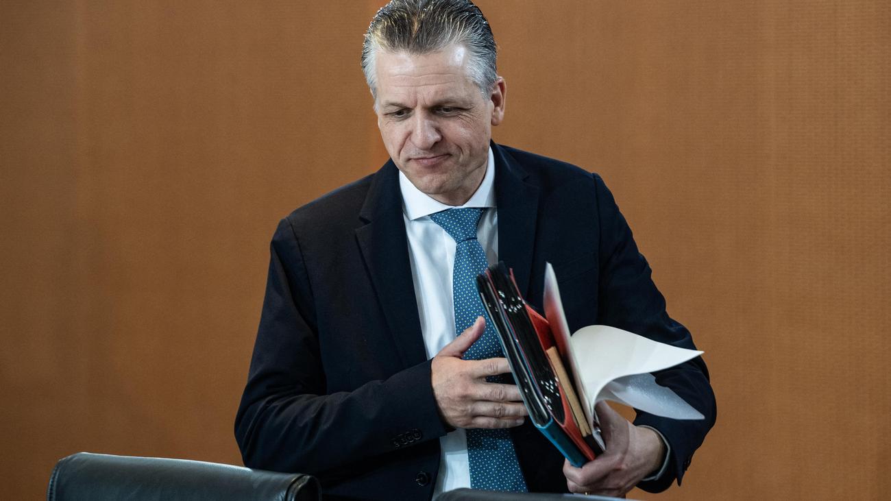 Wirtschaftslage: Kanzleramtschef Frei erwägt Änderung am Koalitionsvertrag