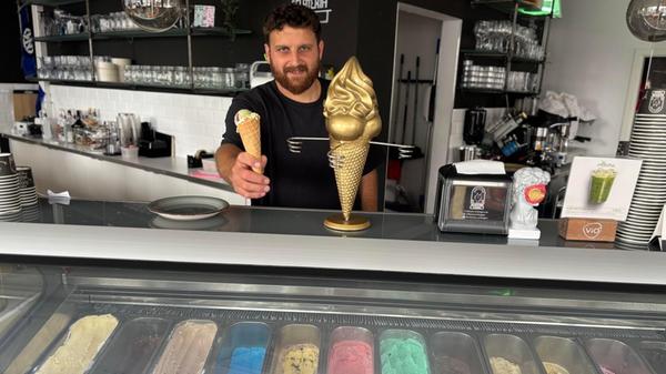 Auch die Eisdiele "Il Colosseo" in Alt-Erlangen musste im Sommer schließen. „Nach 12 wunderbaren Jahren, in denen wir euch mit unseren Eisspezialitäten verwöhnen und viele gemeinsame Erinnerungen schaffen durften, müssen wir euch leider mitteilen, dass wir unser Eiscafé II Colosseo schließen werden“, hieß es in einem Instagram-Beitrag. Grund für die Schließung in der Möhrendorfer Straße 42 im August war der auslaufende Pachtvertrag, welcher vom Vermieter nicht verlängert wurde. Auch die Eisdiele "Il Colosseo" in Alt-Erlangen musste im Sommer schließen. „Nach 12 wunderbaren Jahren, in denen wir euch mit unseren Eisspezialitäten verwöhnen und viele gemeinsame Erinnerungen schaffen durften, müssen wir euch leider mitteilen, dass wir unser Eiscafé II Colosseo schließen werden“, hieß es in einem Instagram-Beitrag. Grund für die Schließung in der Möhrendorfer Straße 42 im August war der auslaufende Pachtvertrag, welcher vom Vermieter nicht verlängert wurde.