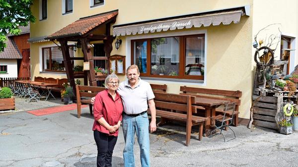 Ab August mussten Gaby und Hermann Diersch ihren Landgasthof in Willenberg, bei Pegnitz dicht machen. In den sozialen Netzwerken machten die beiden das Ende publik: "Nach reiflicher Überlegung haben wir beschlossen, unsere Gaststätte ab dem 3. August 2025 zu schließen." Nach 33 Jahren endete im Sommer 2025 die Ära der beiden im Brandtal 10, in Pegnitz. Ab August mussten Gaby und Hermann Diersch ihren Landgasthof in Willenberg, bei Pegnitz dicht machen. In den sozialen Netzwerken machten die beiden das Ende publik: "Nach reiflicher Überlegung haben wir beschlossen, unsere Gaststätte ab dem 3. August 2025 zu schließen." Nach 33 Jahren endete im Sommer 2025 die Ära der beiden im Brandtal 10, in Pegnitz.