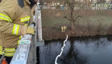 FW Hannover: Ausgetretenes Öl auf der Leine - Feuerwehr verhindert Ausbreitung