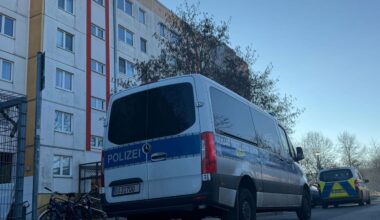 Polizeieinsatz: Polizei schießt auf Angreifer bei Einsatz in Hellersdorf