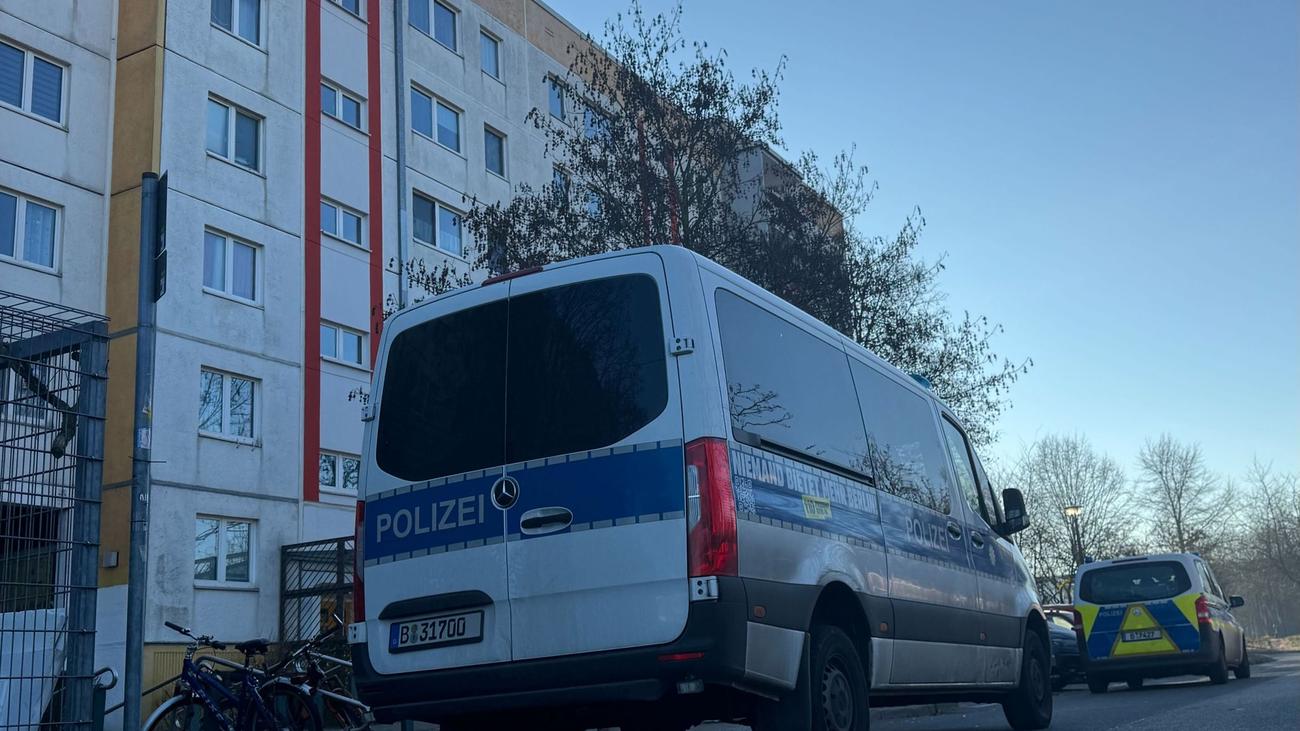 Polizeieinsatz: Polizei schießt auf Angreifer bei Einsatz in Hellersdorf