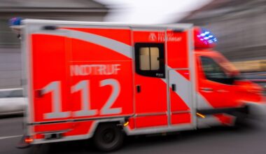 Feuerwehreinsatz: Frau nach Wohnungsbrand in Berlin-Halensee gerettet