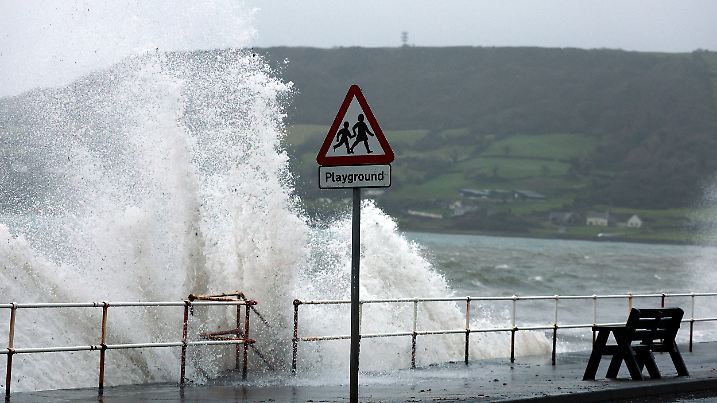 Storm Bram brings strong winds and heavy rain to the UK