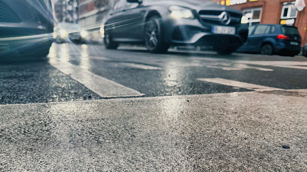 Auch auf Gehwegen: Glätte in Berlin und Brandenburg sorgt für viele Unfälle