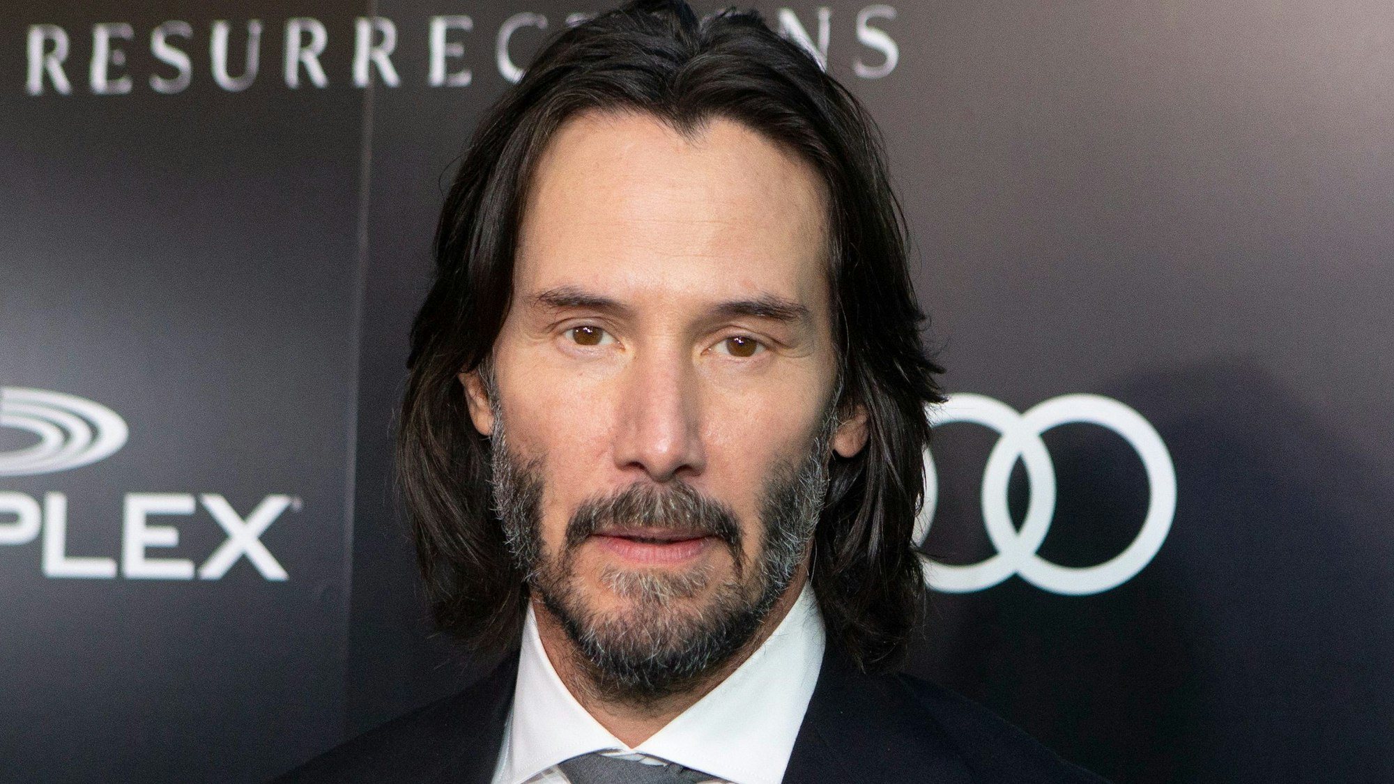 Das Original: Keanu Reeves bei einer Filmpremiere. Im Juli 2026  wird er mit seiner Band in Köln spielen - Andreas Kallies hofft dann auf ein Treffen.