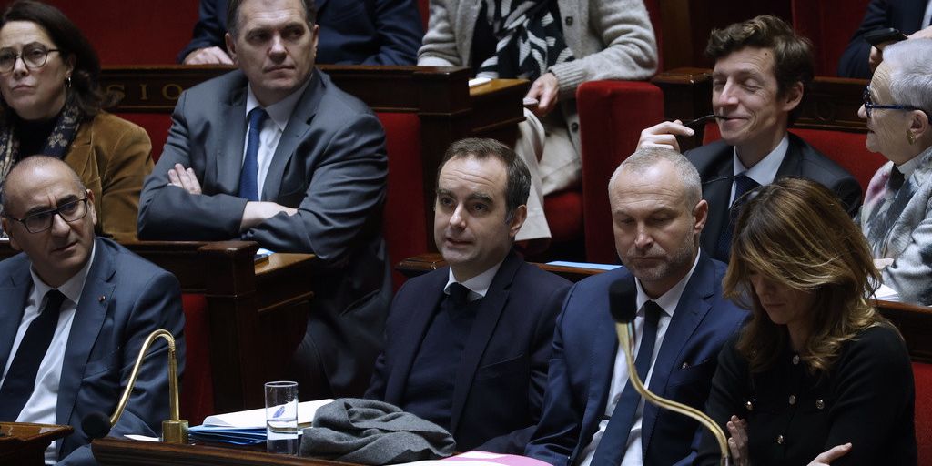 Frankreich überbrückt Haushaltsstreit mit Notgesetz