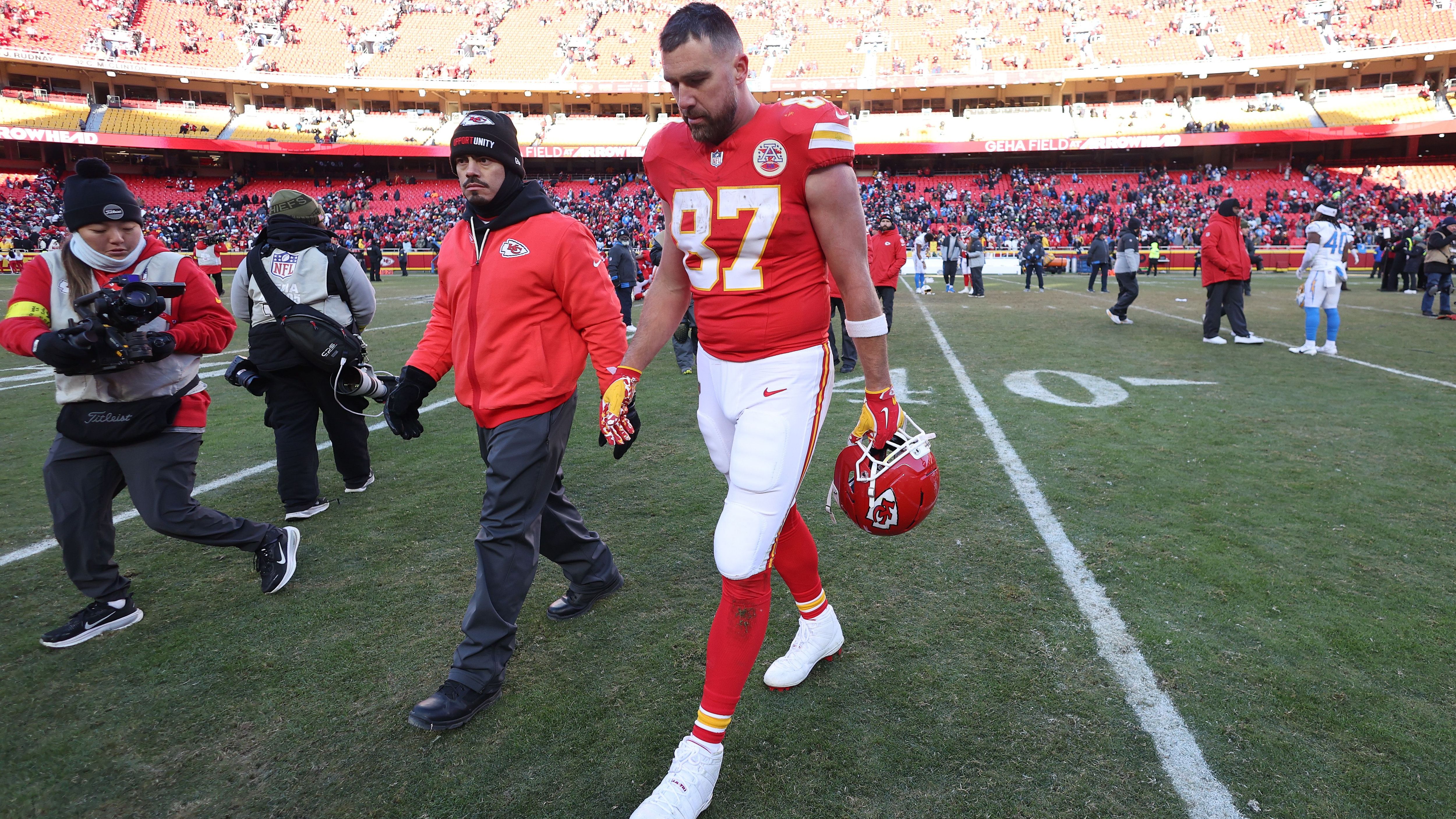 <strong>Kansas City Chiefs (6-10)</strong><br>Es ist tatsächlich passiert: Die Kansas City Chiefs verpassen die Playoffs! Die 13:16-Niederlage in Week 15 gegen die Los Angeles Chargers machte das Undenkbare auch mathematisch perfekt. Es ist das erste Mal seit 2014, dass die Postseason der NFL ohne die Chiefs über die Bühne gehen wird.