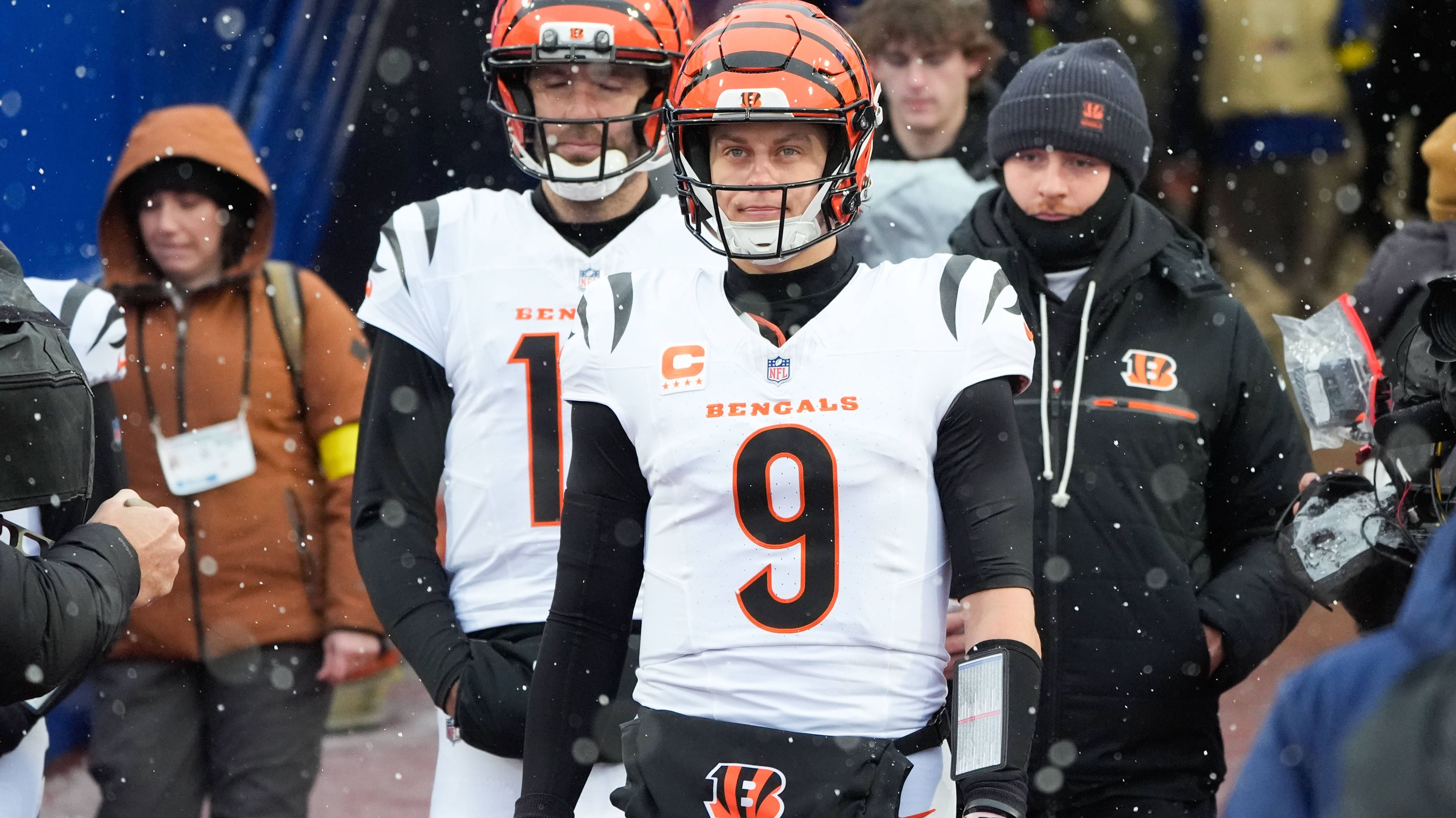 <strong>Cincinnati Bengals (6-10)</strong><br>Wirklich realistisch war es ohnehin schon seit Wochen nicht mehr, mit der desaströsen 0:24-Heimniederlage gegen die Baltimore Ravens stand aber auch endgültig fest, dass die Cincinnati Bengals die Playoffs verpassen. Auch die Rückkehr des lange verletzten Quarterbacks Joe Burrow änderte daran nichts.