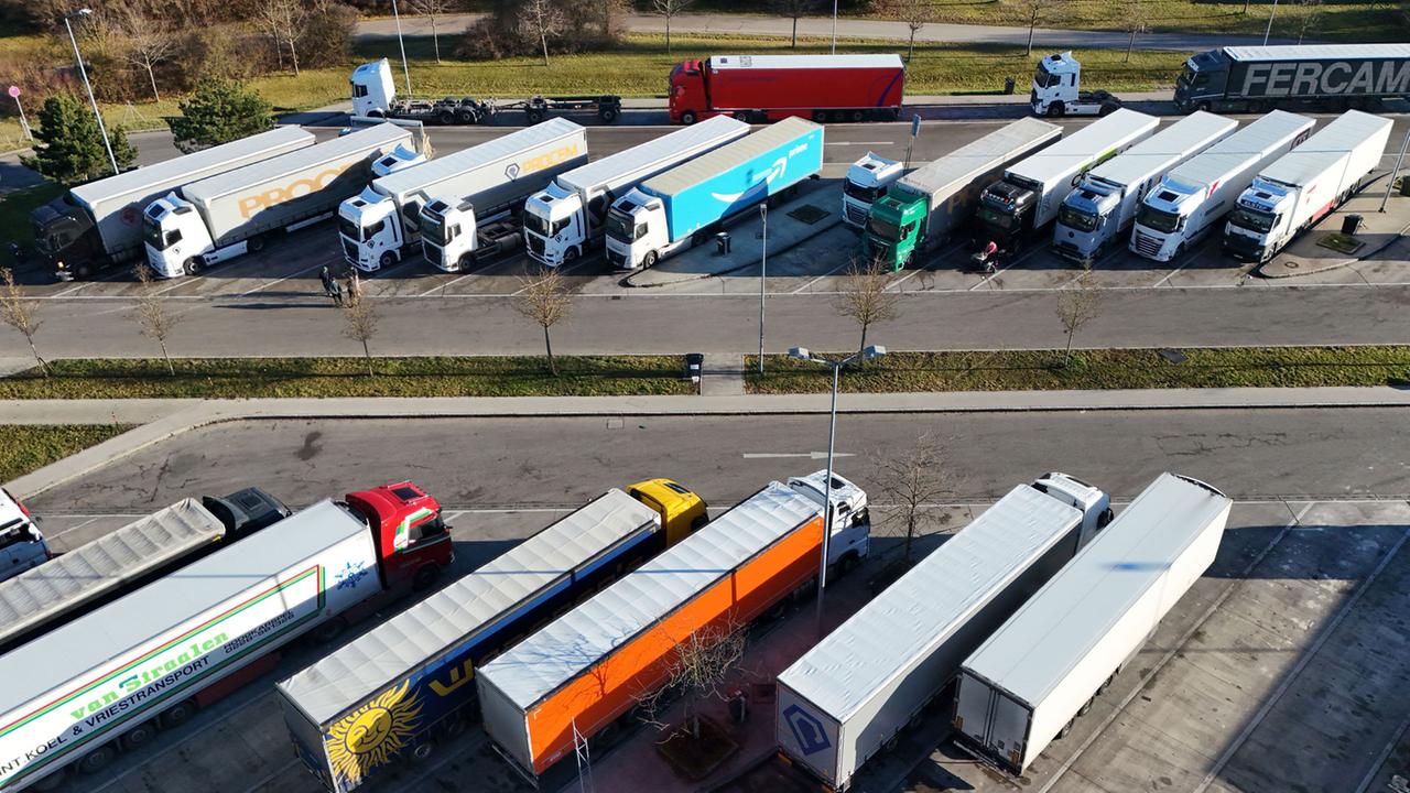 Logistikbranche: 120.000 Lkw-Fahrer fehlen | tagesschau.de