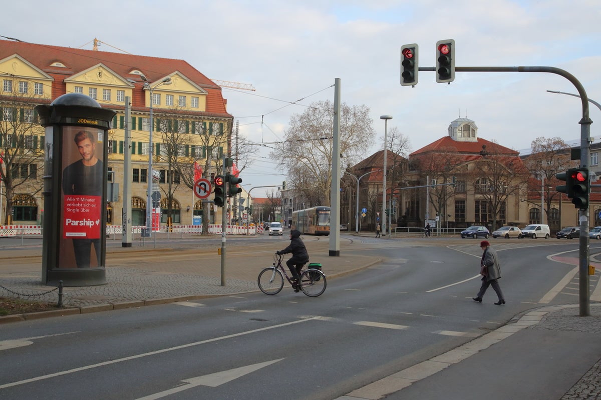 Wenig später kommt ein Täter zurück