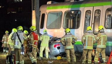 Unfall nahe Messegelände: Stadtbahn schleift Auto mit – drei Verletzte in Hannover