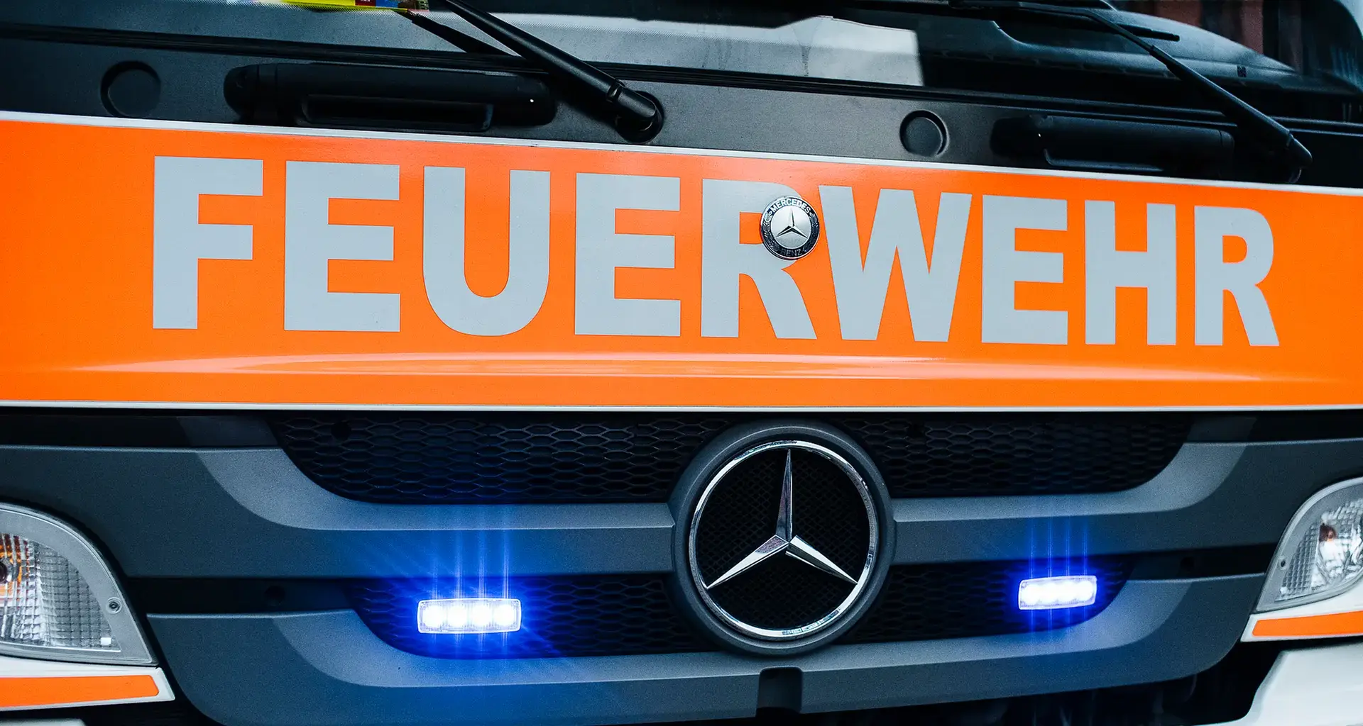 Helfer retten einjähriges Kind aus verschlossenem Auto