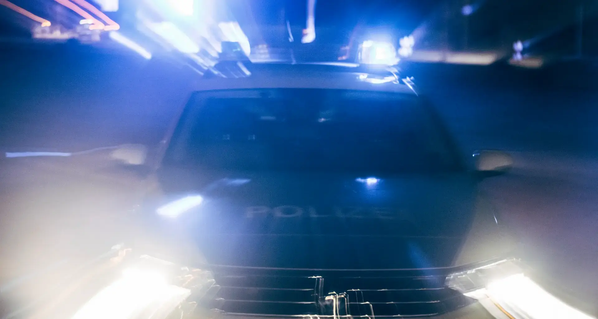 Fahrende Autos mit Raketen beschossen? Polizei sucht Zeugen