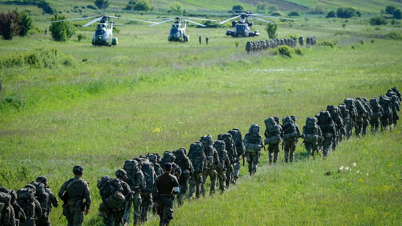 Bundeswehr: Boris Pistorius "erschüttert" über Vorfälle bei Fallschirmjägern