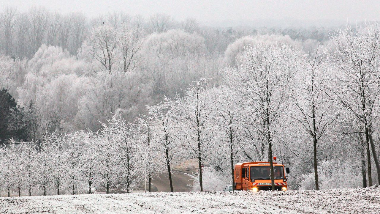 Der Silvestertag startet mit Schnee in Berlin und Brandenburg