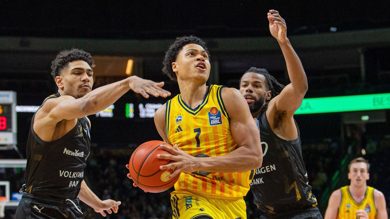 Alba Berlin geht in der Basketball-Bundesliga mit Kantersieg gegen Braunschweig ins neue Jahr