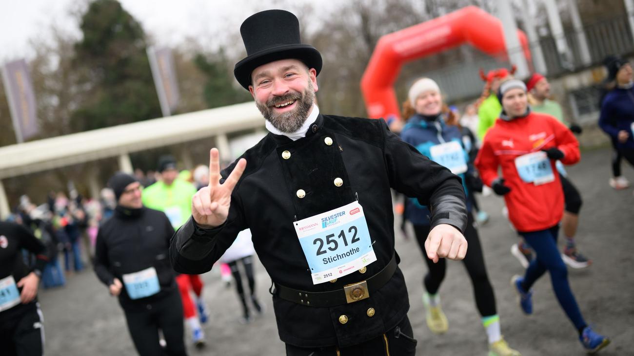 Brauchtum: Tausende Sportfans bei Silvesterlauf in Hannover
