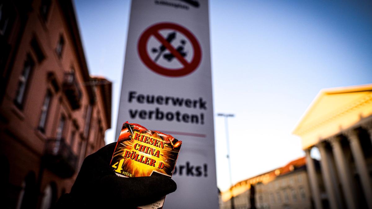 Böllerverbot an Silvester in Karlsruhe: Gefahren, Verbote, Versicherungen