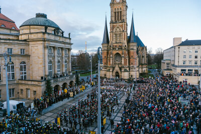 Große Fotogalerie: Chemnitz 2025 in 100 Bildern! - Rückblick aufs Festjahr zur Europäischen Kulturhauptstadt Chemnitz 2025: Europäische Bergparade zum KuHa-Closing.