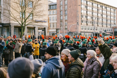 Große Fotogalerie: Chemnitz 2025 in 100 Bildern! - Rückblick aufs Festjahr zur Europäischen Kulturhauptstadt Chemnitz 2025: Europäische Bergparade zum KuHa-Closing.