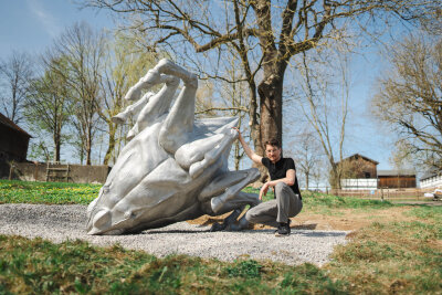 Große Fotogalerie: Chemnitz 2025 in 100 Bildern! - Rückblick aufs Festjahr zur Europäischen Kulturhauptstadt Chemnitz 2025: Purple Path - Gregor Gaida "Polygones Pferd".