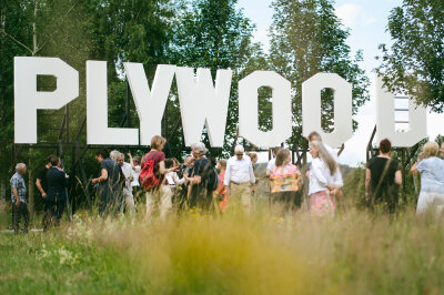 Große Fotogalerie: Chemnitz 2025 in 100 Bildern! - Rückblick aufs Festjahr zur Europäischen Kulturhauptstadt Chemnitz 2025: Purple Path - Jay Gard "Plywood".