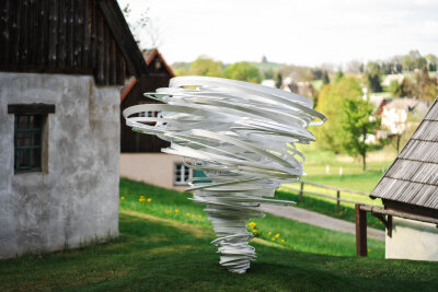 Große Fotogalerie: Chemnitz 2025 in 100 Bildern! - Rückblick aufs Festjahr zur Europäischen Kulturhauptstadt Chemnitz 2025: Purple Path - Alice Aycock "Twister Again".