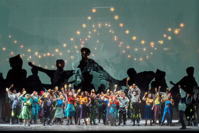 Große Fotogalerie: Chemnitz 2025 in 100 Bildern! - Rückblick aufs Festjahr zur Europäischen Kulturhauptstadt Chemnitz 2025: Oper "Rummelplatz".