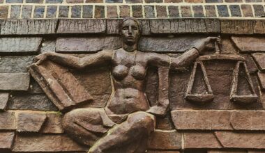 Frau aus Mittelsachsen steht nach sechs Jahren wegen gefälschter E-Mail erneut vor Gericht