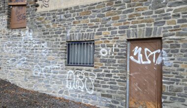 Graffiti-Parolen an der Waldbühne sorgen in Augustusburg für Ärger
