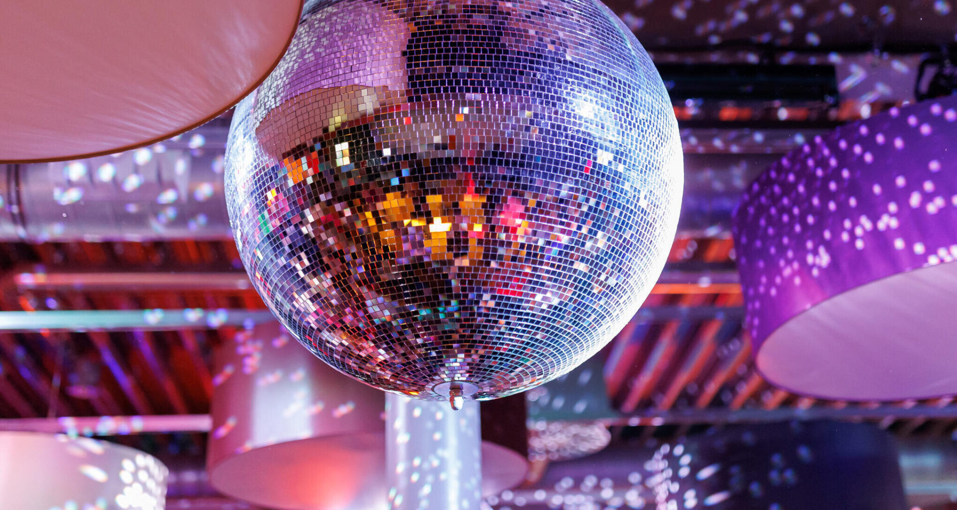 Männer attackieren Security vor Chemnitzer Club