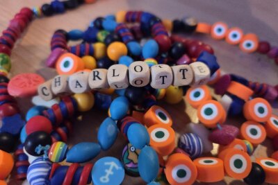 Die Mutperlen-Kette von Charlotte ist mehr als vier Meter lang.