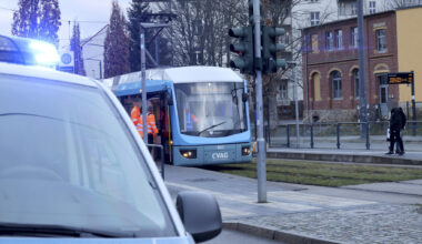 Mann prallt gegen Straßenbahn in Chemnitz
