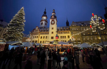 Wenn die Weihnachtsblase platzt: Begegnungen auf dem Chemnitzer Weihnachtsmarkt, die nachwirken - Der Chemnitzer Weihnachtsmarkt - Ein Ort der Besinnlichkeit.
