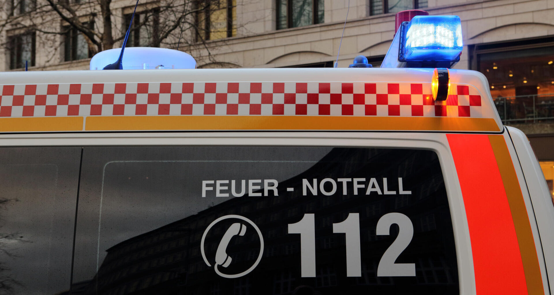 Neunjährige an Ampel von Transporter erfasst