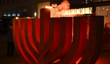 Auftakt in Chemnitz mit viel Hoffnung, Kritik und einer Schweigeminute