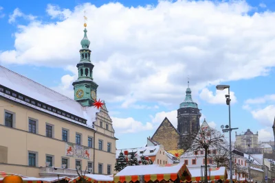 Last‑Minute Weihnachtsmarkt 2025 in Sachsen – Welche Weihnachtsmärkte haben jetzt noch geöffnet? - Noch bis Jahresende geöffnet: Der Canaletto Christmas Markt in Pirna.